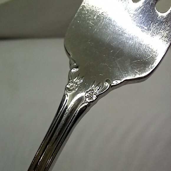 Oneida Dover Stainless Steel Individual Salad Fork-Cube Mark-Floral-Glossy - Picture 6 of 7